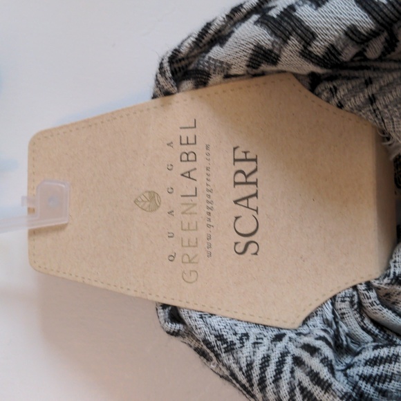 🏷️ NWT Scarf and Bracelet Set - Picture 2 of 6